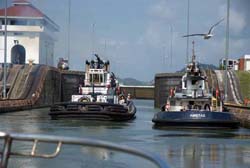 Transit in lock   - Vincent Berthet