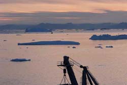 Midnight on  Disko Bay, Greenland-Photo Delphine Maratier