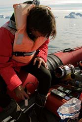 Scientific measures in ilulissat -Photo Gabriel Pitras