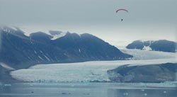 Sailing and paragliding in Spitsbergen